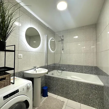 Easy Access Home With Spacious Private Parking & Near Scenic Bike Routes Monswiller Exterior photo