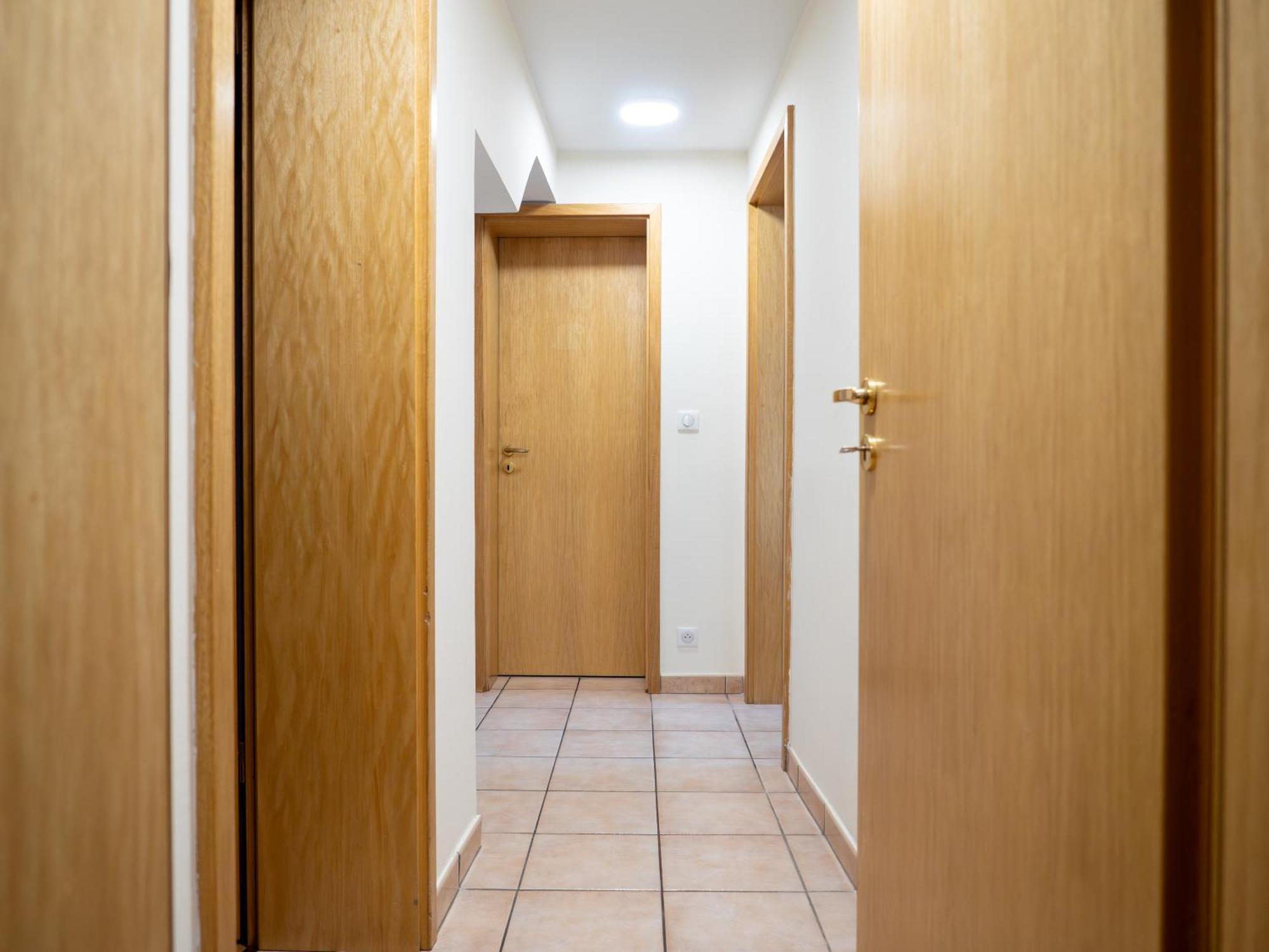 Apartment Easy Access With Spacious Private Parking & Near Scenic Bike Routes