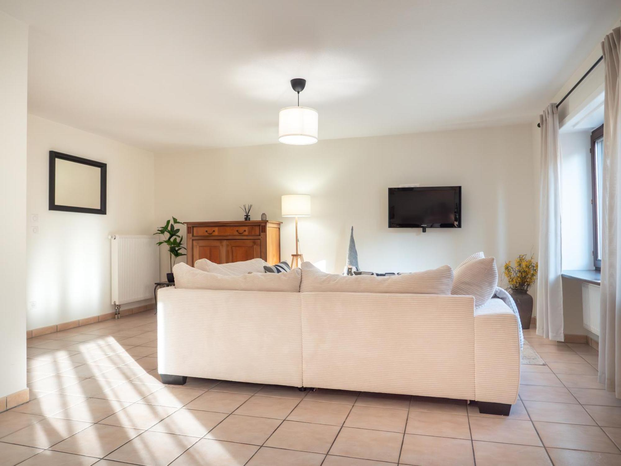 Easy Access With Spacious Private Parking & Near Scenic Bike Routes *